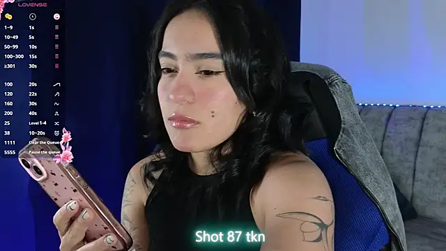 Snapshot of ZaraDames_ chatting on August 8, 3:19 am ZaraDames online show from August 8, 3:19 am