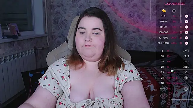 Estelle Hicks online show from November 26, 6:20 pm