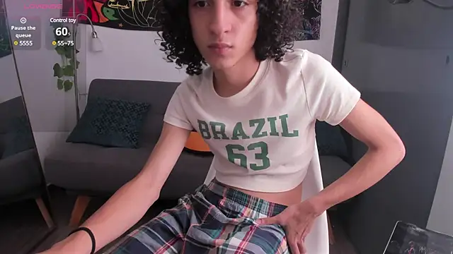 Snapshot of Danni_boy chatting on December 19, 5:08 pm Danni boy online show from December 19, 5:08 pm