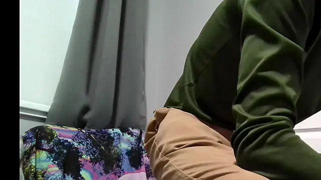 Snapshot of slendt94 chatting on November 5, 1:55 pm slendt94 online show from November 5, 1:55 pm