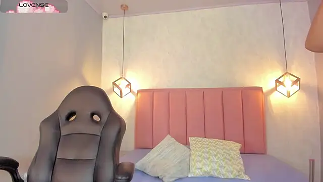 SUNNYCYRUS online show from November 6, 12:39 pm