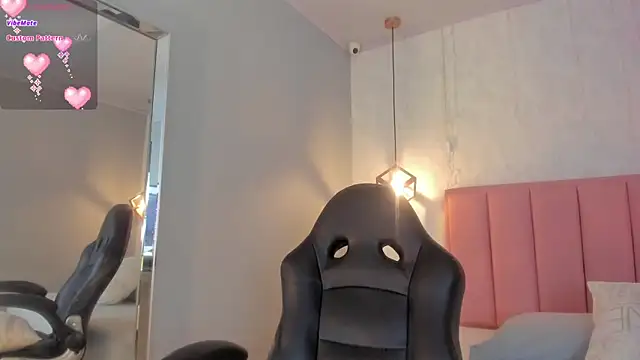 SUNNYCYRUS online show from January 8, 12:40 pm