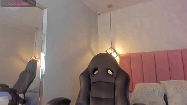 SUNNYCYRUS online show from January 13, 12:43 pm