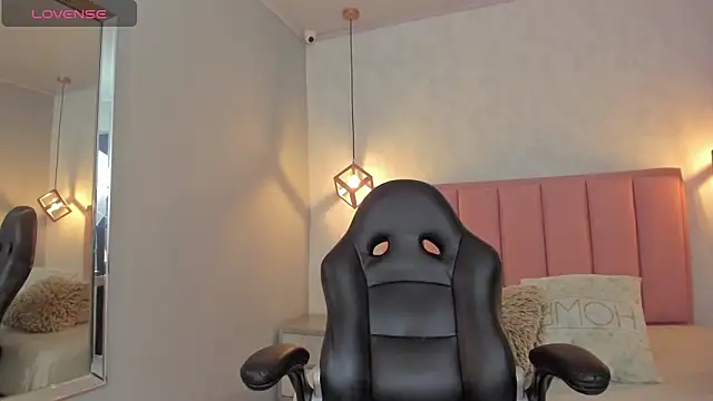 SUNNYCYRUS online show from February 10, 12:42 pm