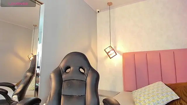 SUNNYCYRUS online show from April 24, 12:51 pm