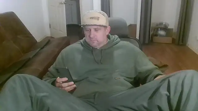 Snapshot of poundyouout69 chatting on January 6, 3:32 am poundyouout69 online show from January 6, 3:32 am