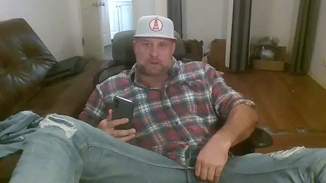 Snapshot of poundyouout69 chatting on February 4, 6:25 pm poundyouout69 online show from February 4, 6:25 pm