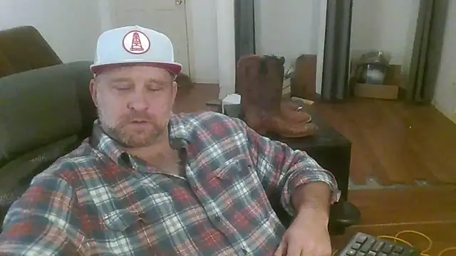 Snapshot of poundyouout69 chatting on February 6, 8:01 pm poundyouout69 online show from February 6, 8:01 pm