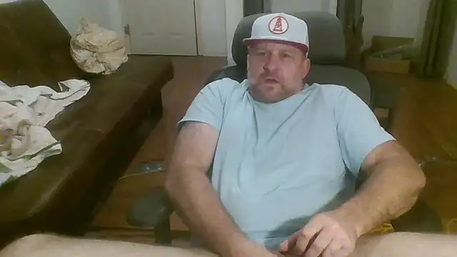 Snapshot of poundyouout69 chatting on March 6, 6:32 am poundyouout69 online show from March 6, 6:32 am