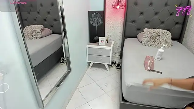 SUZETMONACO online show from May 13, 7:33 pm