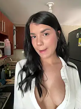 Snapshot of emma_lopes chatting on July 22, 6:11 pm emma lopes online show from July 22, 6:11 pm
