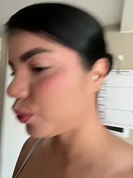 Snapshot of emma_lopes chatting on July 23, 2:04 pm emma lopes online show from July 23, 2:04 pm