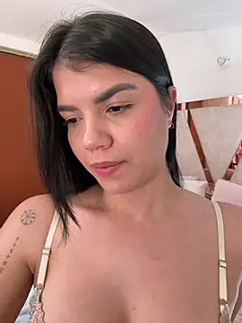 Snapshot of emma_lopes chatting on August 1, 1:38 am emma lopes online show from August 1, 1:38 am