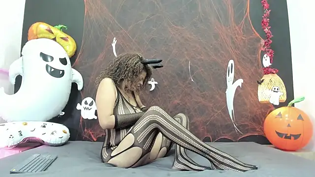 Luna smit08 online show from October 31, 3:46 pm