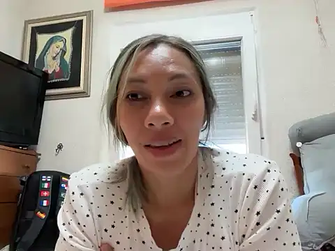 Snapshot of yenlo01 chatting on June 3, 6:57 pm yenlo01 online show from June 3, 6:57 pm