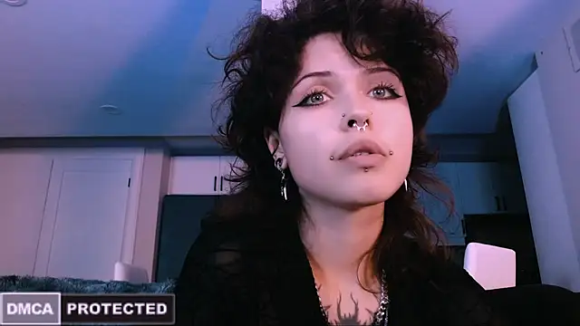 Snapshot of NaughtyLittleFox chatting on November 4, 5:17 am NaughtyLittleFox online show from November 4, 5:17 am