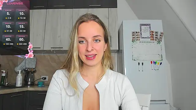 Snapshot of violet_blue_eyes chatting on December 10, 1:44 pm violet blue eyes online show from December 10, 1:44 pm