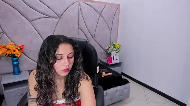 Snapshot of celeste_blue69 chatting on December 15, 3:55 am celeste blue69 online show from December 15, 3:55 am