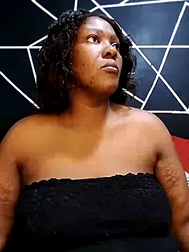 YummyChocolatexx2 online show from May 2, 12:43 pm