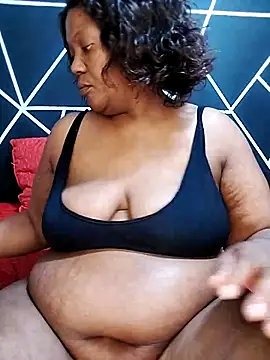 Snapshot of YummyChocolatexx2 chatting on May 14, 8:43 am YummyChocolatexx2 online show from May 14, 8:43 am