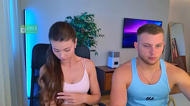 Snapshot of Jony_and_Jessica chatting on June 18, 4:35 am Jony and Jessica online show from June 18, 4:35 am
