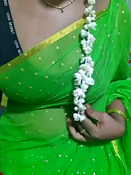 Snapshot of Janavi-janu chatting on November 21, 9:35 pm Janavi-janu online show from November 21, 9:35 pm