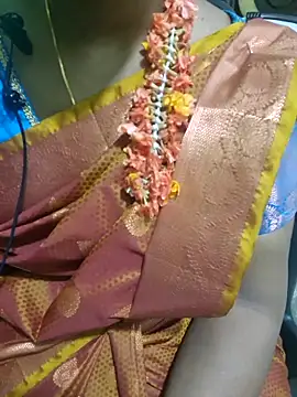 Snapshot of Janavi-janu chatting on December 5, 4:14 pm Janavi-janu online show from December 5, 4:14 pm