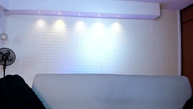 violet scott online show from December 15, 10:41 am