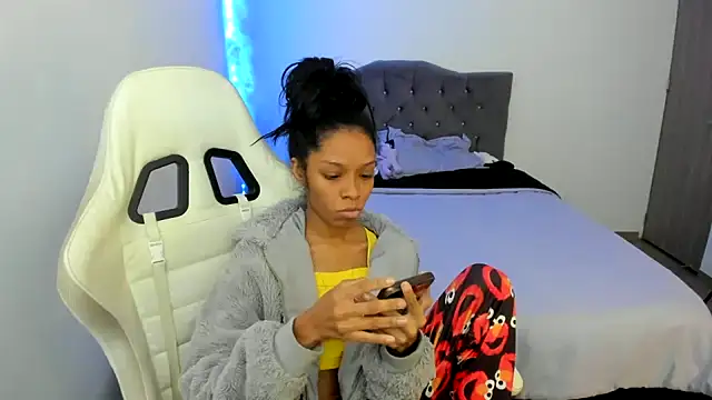 Snapshot of Crystal_florez24 chatting on November 17, 10:04 pm Crystal florez24 online show from November 17, 10:04 pm