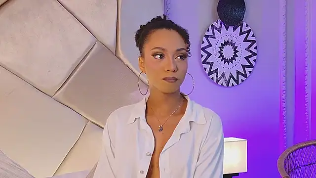 Snapshot of Nahomi_King chatting on February 8, 1:11 pm Nahomi King online show from February 8, 1:11 pm