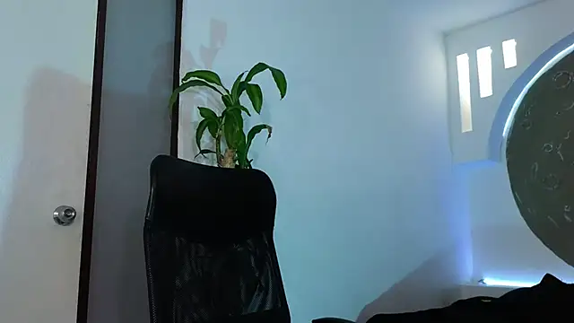 Snapshot of Tatianabr_01 chatting on December 14, 5:07 pm Tatianabr 01 online show from December 14, 5:07 pm