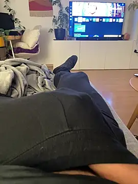 Snapshot of Banana_Boy chatting on February 24, 9:09 pm Banana Boy online show from February 24, 9:09 pm