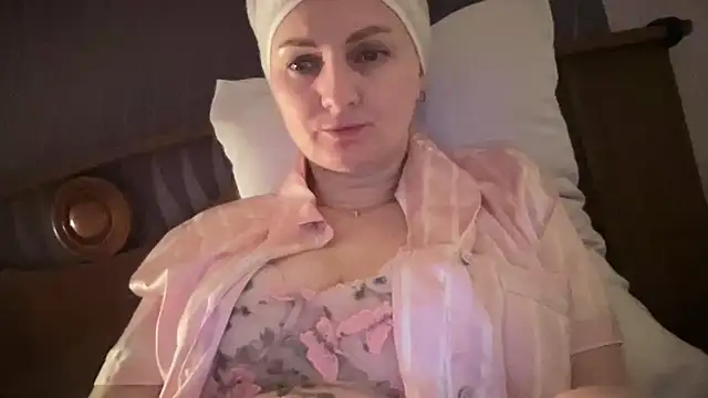 Snapshot of Viola_sweet chatting on June 21, 12:02 am Viola sweet online show from June 21, 12:02 am