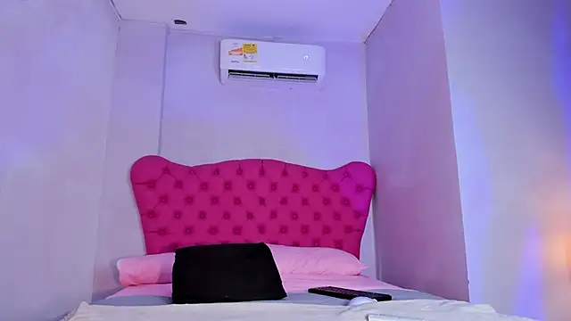 Snapshot of Aprillbrunette chatting on July 27, 11:50 am Aprillbrunette online show from July 27, 11:50 am