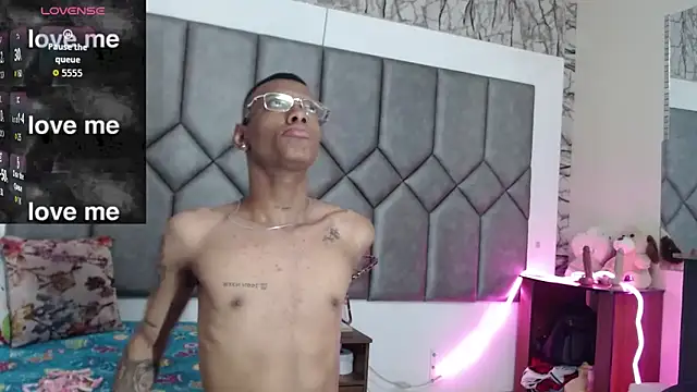 Snapshot of Tiffany_Valentine15 chatting on December 16, 2:00 pm Tiffany Valentine15 online show from December 16, 2:00 pm