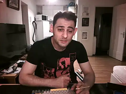 Snapshot of mihaimichael chatting on July 7, 10:47 pm mihaimichael online show from July 7, 10:47 pm