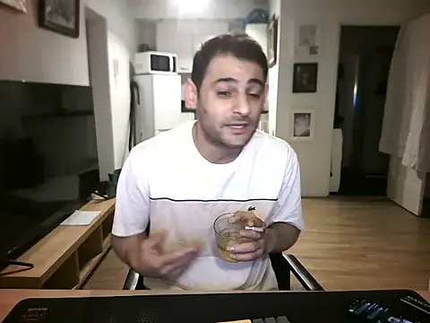 Snapshot of mihaimichael chatting on July 16, 9:54 pm mihaimichael online show from July 16, 9:54 pm