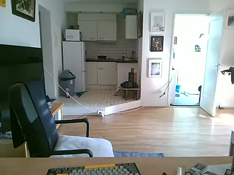 Snapshot of mihaimichael chatting on July 27, 8:21 am mihaimichael online show from July 27, 8:21 am