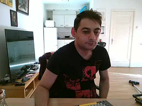 Snapshot of mihaimichael chatting on August 7, 6:26 am mihaimichael online show from August 7, 6:26 am