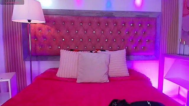 Snapshot of Tayzon_Foxxx chatting on June 30, 8:21 pm Tayzon Foxxx online show from June 30, 8:21 pm