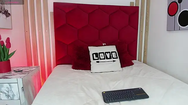 Snapshot of Tayzon_Foxxx chatting on July 4, 8:15 pm Tayzon Foxxx online show from July 4, 8:15 pm