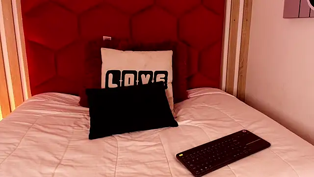Snapshot of Tayzon_Foxxx chatting on July 25, 8:28 pm Tayzon Foxxx online show from July 25, 8:28 pm