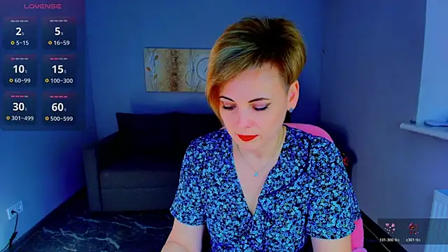 Julia Wilsone online show from March 12, 1:06 pm