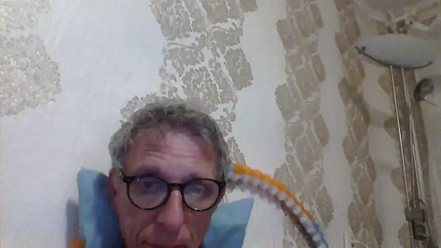 Snapshot of BobbyXRoyal chatting on August 6, 7:16 pm BobbyXRoyal online show from August 6, 7:16 pm