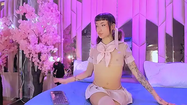 Snapshot of MadisonWood01 chatting on November 9, 2:26 pm MadisonWood01 online show from November 9, 2:26 pm