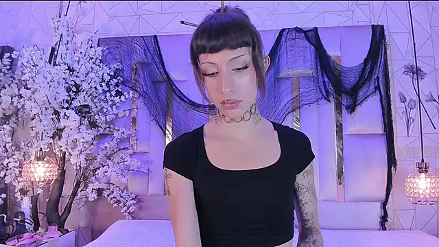 Snapshot of MadisonWood01 chatting on November 25, 4:56 am MadisonWood01 online show from November 25, 4:56 am