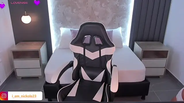 nicky peyton online show from October 26, 3:01 am