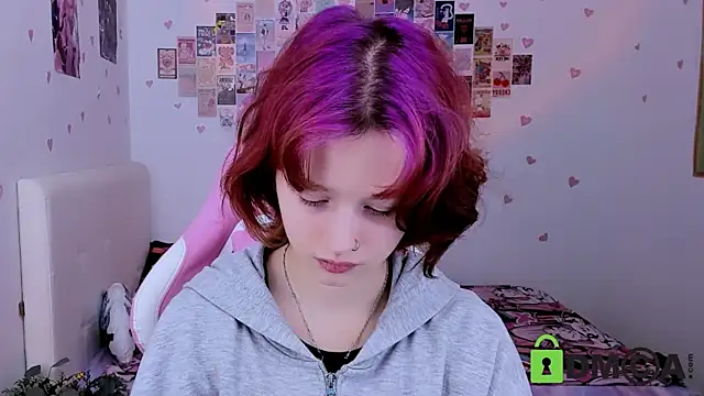 Snapshot of Alina_Mills chatting on December 4, 10:46 am Alina Mills online show from December 4, 10:46 am