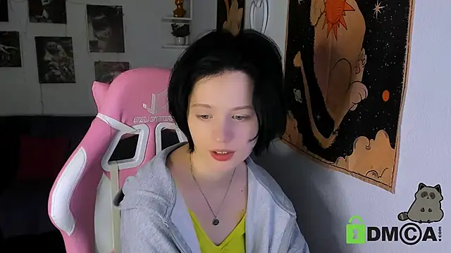 Snapshot of Alina_Mills chatting on December 13, 5:10 pm Alina Mills online show from December 13, 5:10 pm