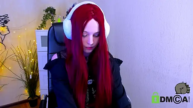 Snapshot of Alina_Mills chatting on December 23, 7:52 pm Alina Mills online show from December 23, 7:52 pm